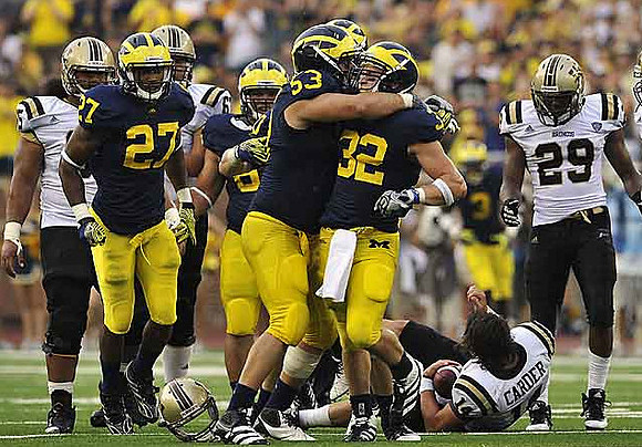 Mike Jones (27), Ryan Van Bergen (53), and Jordan Kovacs (32)