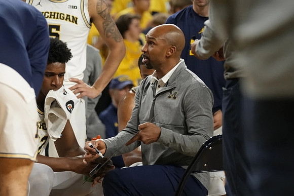 Tarris Reed Jr. (32) and Saddi Washington
