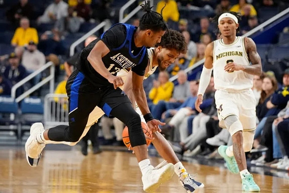 Tray Jackson (2) and Dug McDaniel (0)