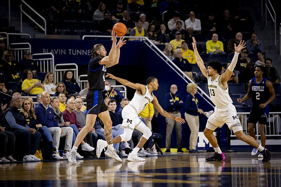 Nimari Burnett (4) and Olivier Nkamhoua (13)
