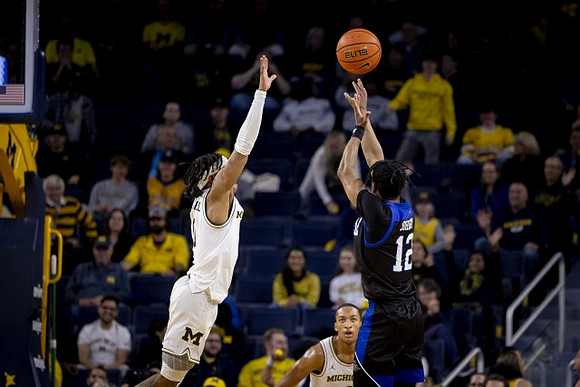 Dug McDaniel (0) and Nimari Burnett (4)