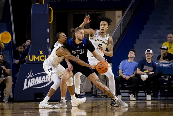 Nimari Burnett (4) and Terrance Williams II (5)