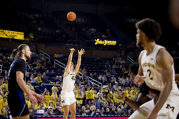 Will Tschetter (42) and Tray Jackson (2)