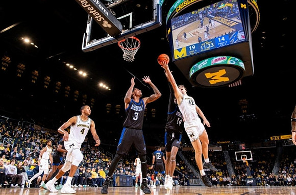 Tray Jackson (2), Nimari Burnett (4), and Will Tschetter (42)