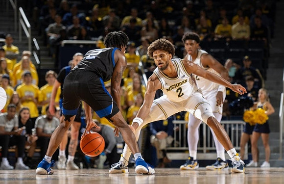 Tray Jackson (2) and Tarris Reed Jr. (32)