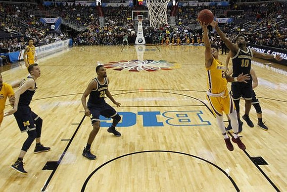 Duncan Robinson (22), Zak Irvin (21), and Derrick Walton Jr. (10)