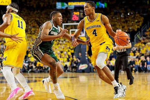 Roddy Gayle Jr. (11) and Nimari Burnett (4)