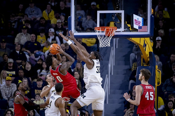 Nimari Burnett (4) and Tarris Reed Jr. (32)