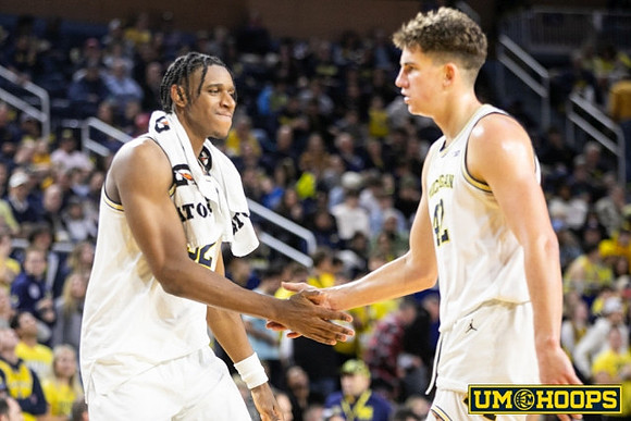 Tarris Reed Jr. (32) and Will Tschetter (42)