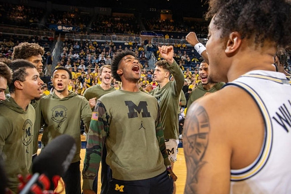 Jace Howard (25) and Michigan Team