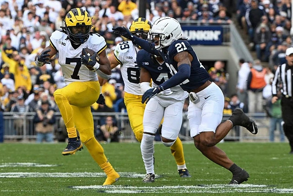 Donovan Edwards (7) and AJ Barner (89)
