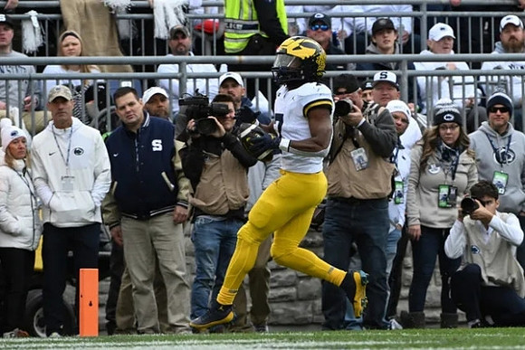 Donovan Edwards (7)