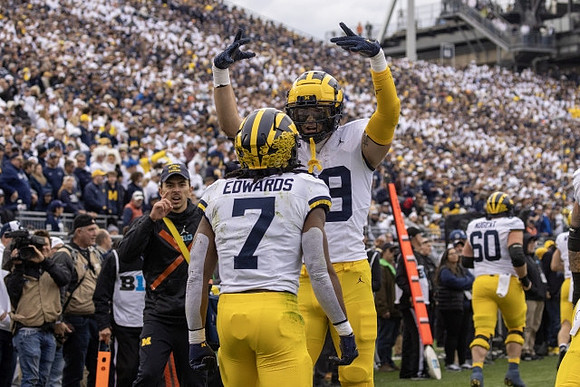 Donovan Edwards (7) and AJ Barner (89)