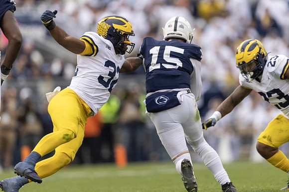 Jaylen Harrell (32) and Michael Barrett (23)