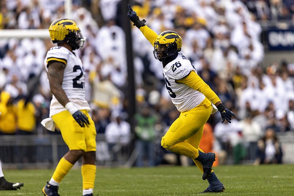 Michael Barrett (23) and Rayshaun Benny (26)