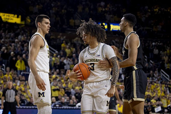 Vladislav Goldin (50) and Tre Donaldson (3)
