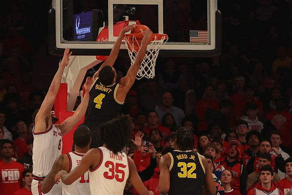 Nimari Burnett (4) and Tarris Reed Jr. (32)