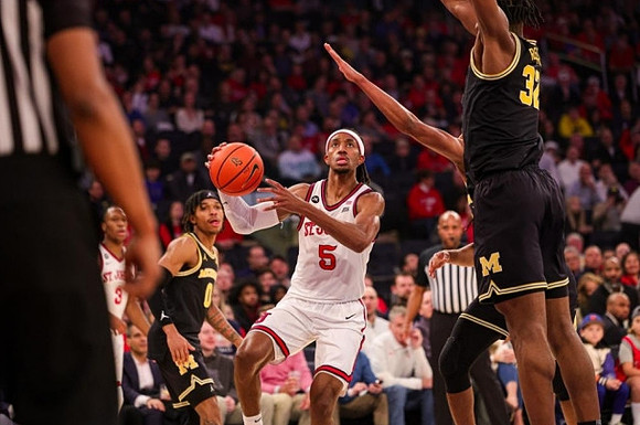 Dug McDaniel (0) and Tarris Reed Jr. (32)