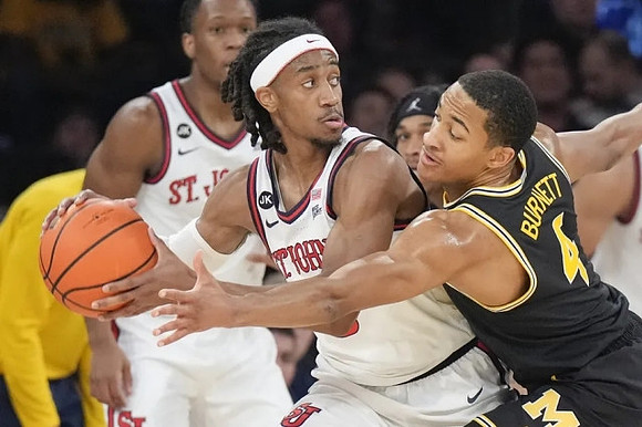 Dug McDaniel (0) and Nimari Burnett (4)