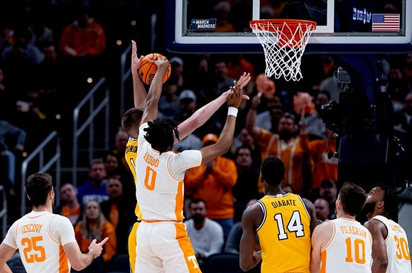 Hunter Dickinson (1) and Moussa Diabate (14)