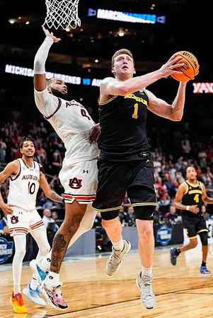 Danny Wolf (1) and Nimari Burnett (4)
