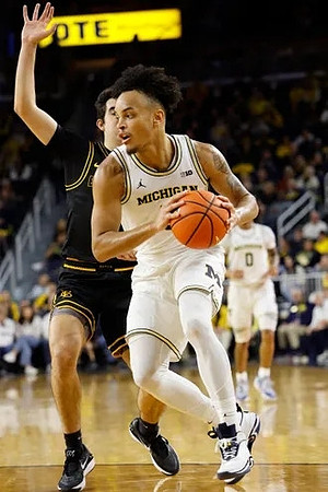Terrance Williams II (5) and Dug McDaniel (0)