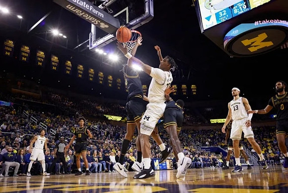 Tarris Reed Jr. (32) and Terrance Williams II (5)