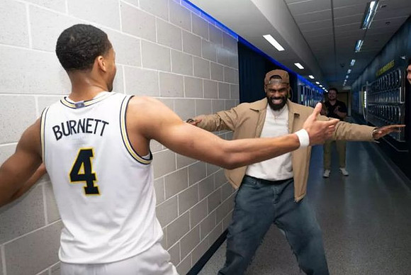 Nimari Burnett (4) and Tim Hardaway Jr.