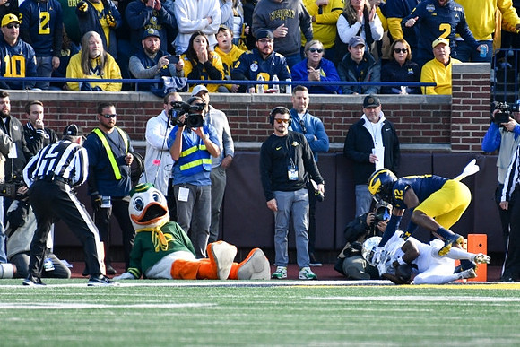 Oregon Mascot and Aamir Hall (12)