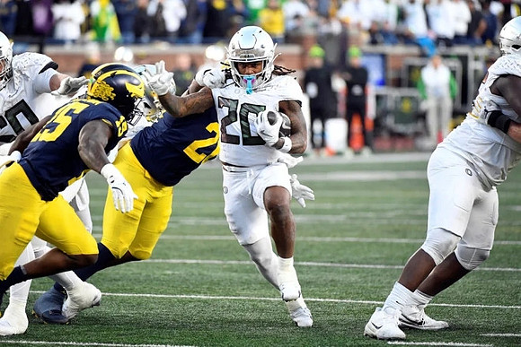 Ernest Hausmann (15) and Quinten Johnson (28)