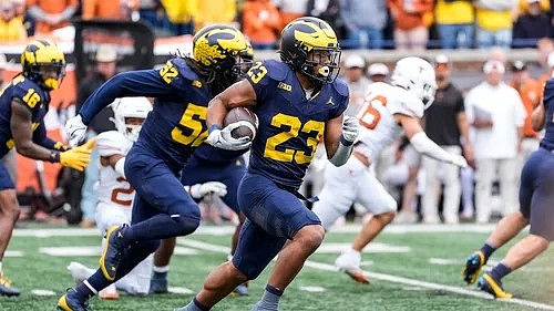 Kechaun Bennett (52) and Jordan Marshall (23)