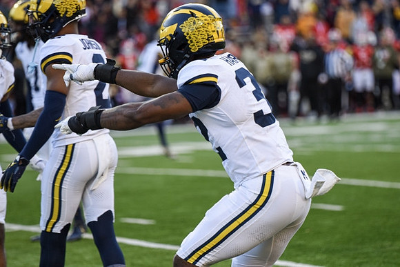 Will Johnson (2) and Jaylen Harrell (32)