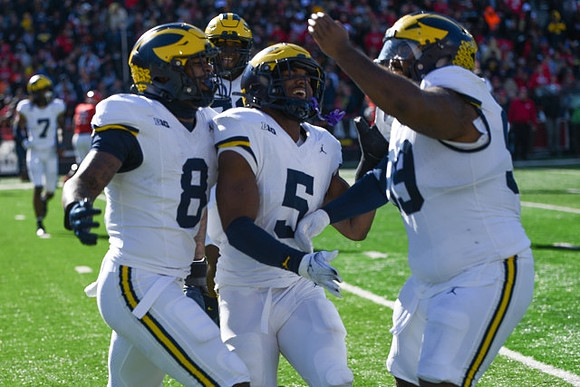 Derrick Moore (8), Josaiah Stewart (5), and Cam Goode (99)