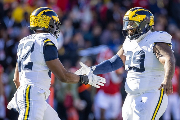 Jaylen Harrell (32) and Cam Goode (99)