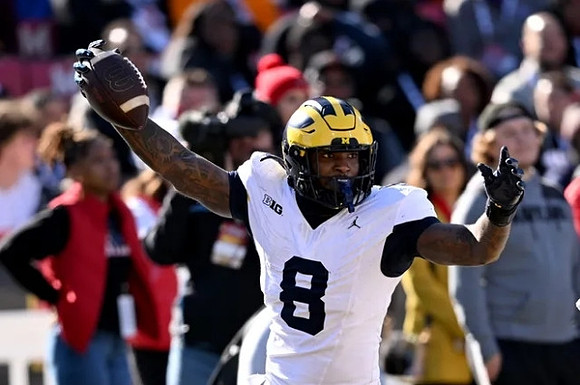 Derrick Moore (8)