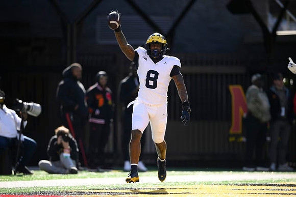 Derrick Moore (8)