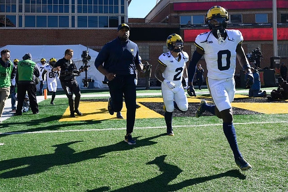 Mike Sainristil (0), Blake Corum (2), Sherrone Moore, and Michigan Team