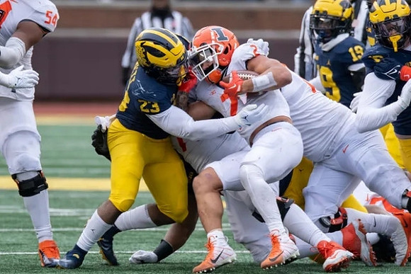 Michael Barrett (23) and Rod Moore (19)