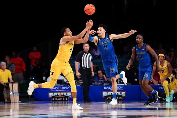 Nimari Burnett (4) and Dug McDaniel (0)