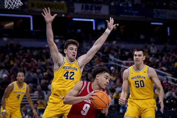 Nimari Burnett (4), Will Tschetter (42), and Vladislav Goldin (50)