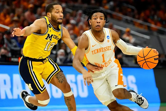 DeVante' Jones (12)