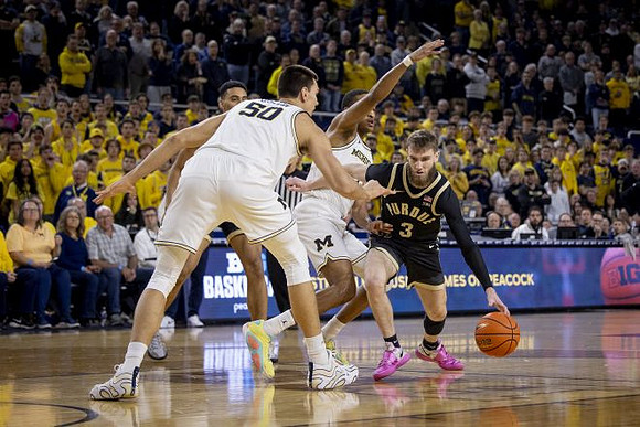 Vladislav Goldin (50) and Nimari Burnett (4)