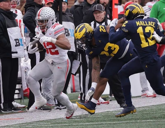 Michael Barrett (23) and Josh Wallace (12)