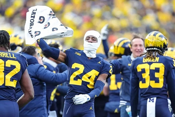 Jaylen Harrell (32), Myles Pollard (24), and German Green (33)