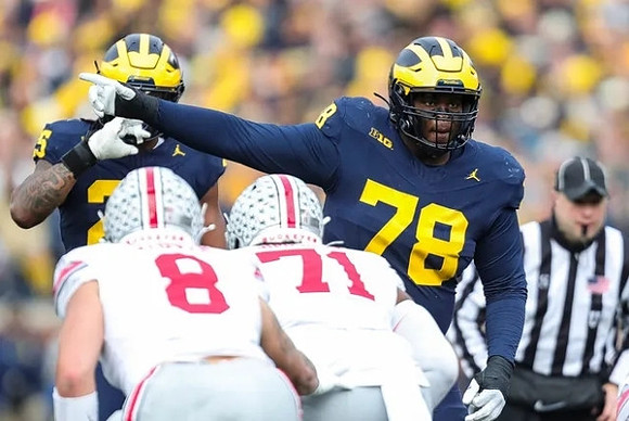 Junior Colson (25) and Kenneth Grant (78)