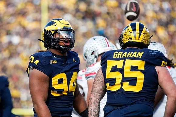 Kris Jenkins (94) and Mason Graham (55)
