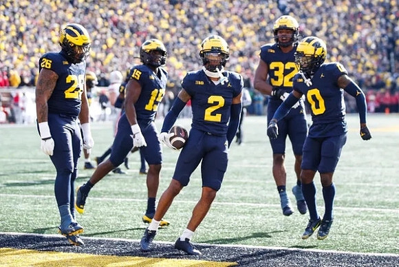 Rayshaun Benny (26), Ernest Hausmann (15), Will Johnson (2), Jaylen Harrell (32), and Mike Sainristil (0)