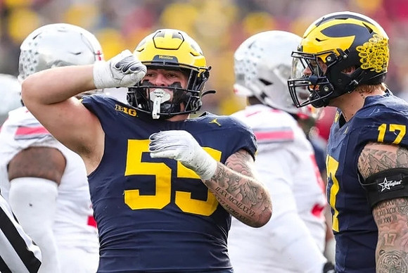 Mason Graham (55) and Braiden McGregor (17)