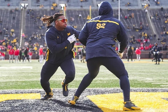 Kris Jenkins (94) and Ike Iwunnah (92)