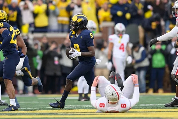 Quinten Johnson (28), Junior Colson (25), and Rod Moore (9)